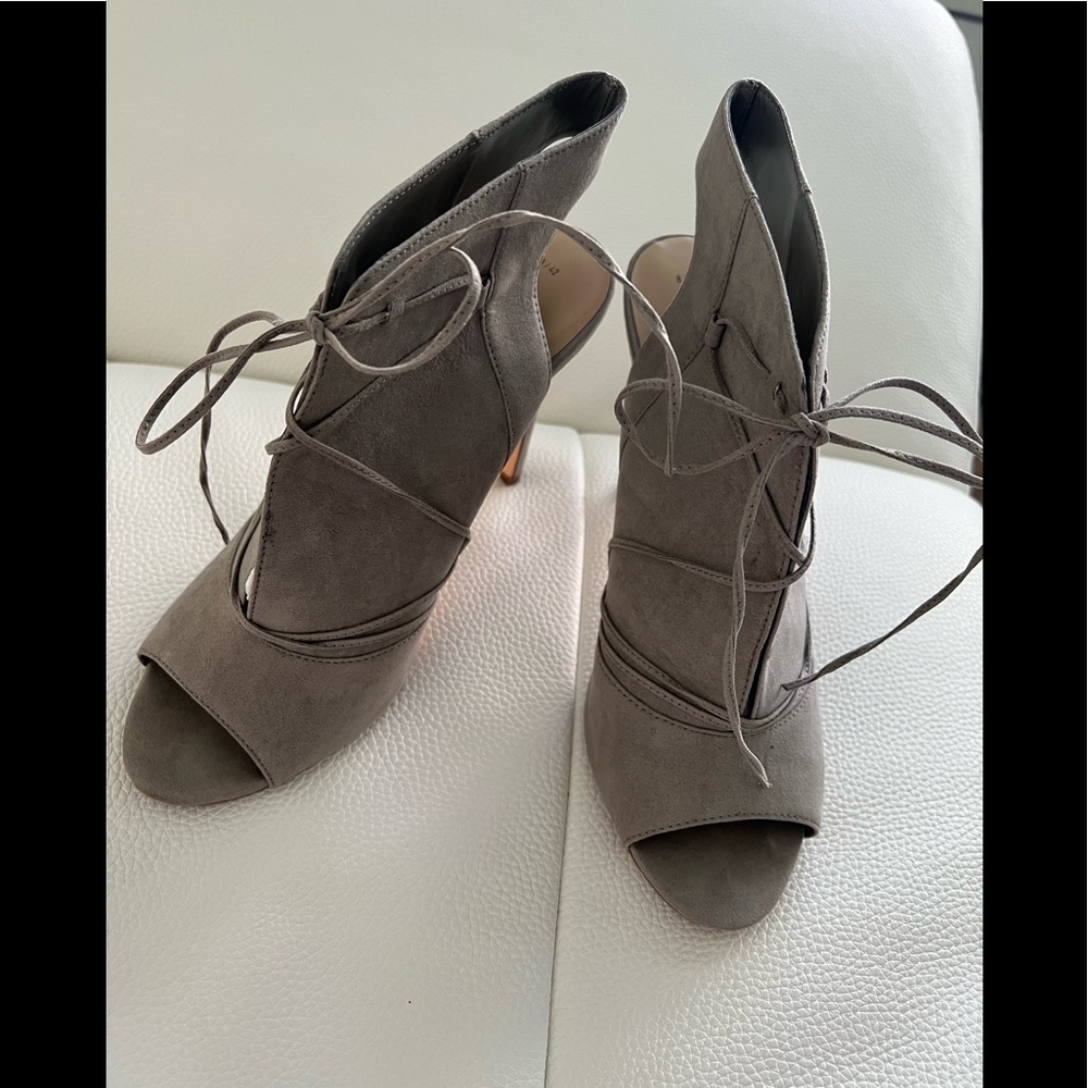 New Look Gray Suede Ankle Open-Toe High Heel 10M